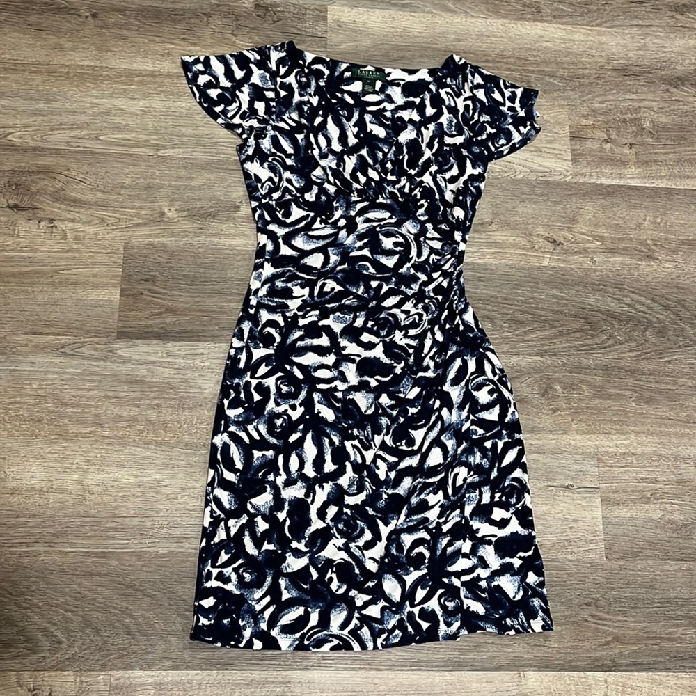 Ralph Lauren Women’s Size 6P Blue and White Patterned V Neck Dress Cocktail Midi